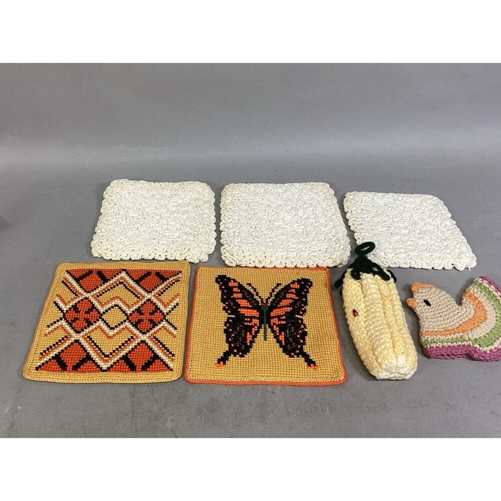 Set Of 7 Handmade Vintage - 5 Crochet Pot Holders, & A Corn And Chicken Figure